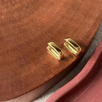 Brinco Articulado em U Dourado