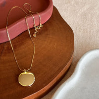 Colar Medalha Lisa Dourado