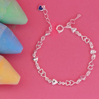 Pulseira coraçõezinhos